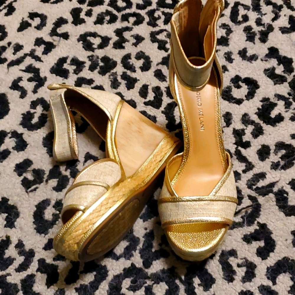 Gold/tan wedge patent heel barely used